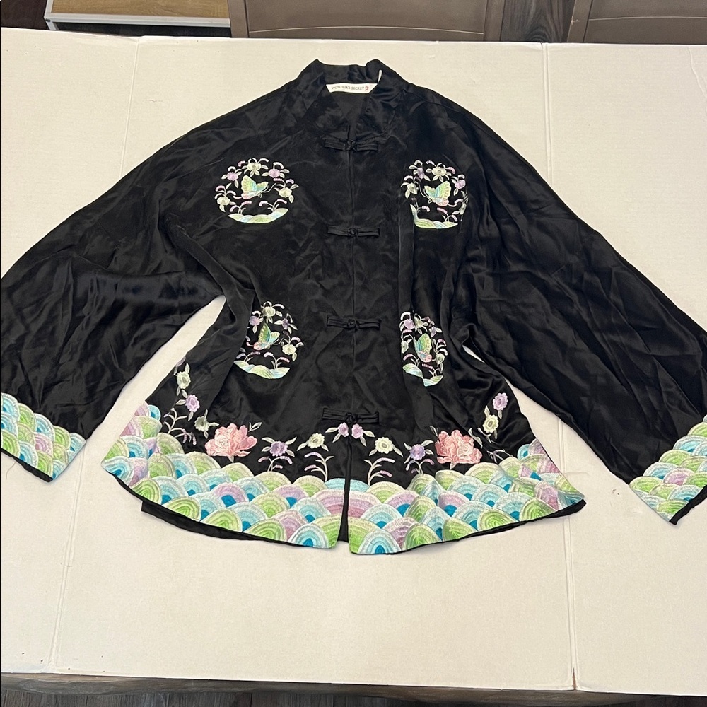 90’s VICTORIA’S SECRET VINTAGE M/LARGE SILK EMBROIDERED ART TO WEAR JACKET
